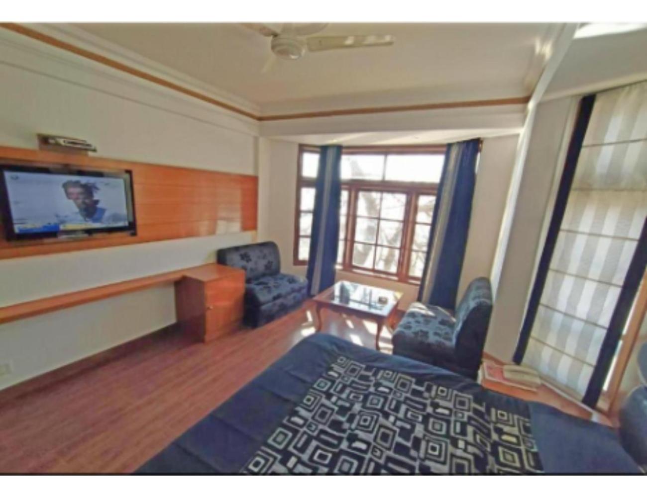 Hotel Horizon Near Picture Palace Bus Stand, موسوري المظهر الخارجي الصورة